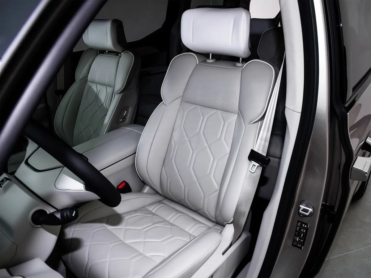 передние сиденья