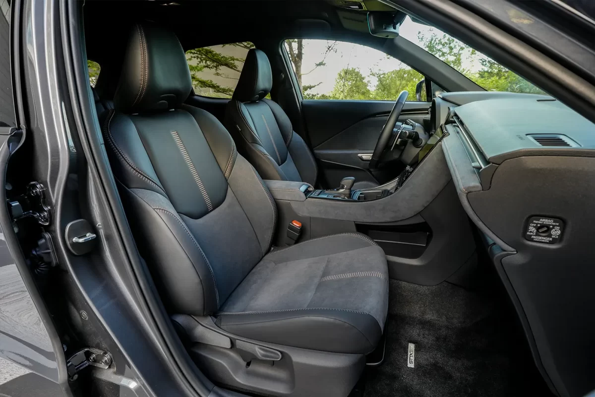 передние сиденья в LBX