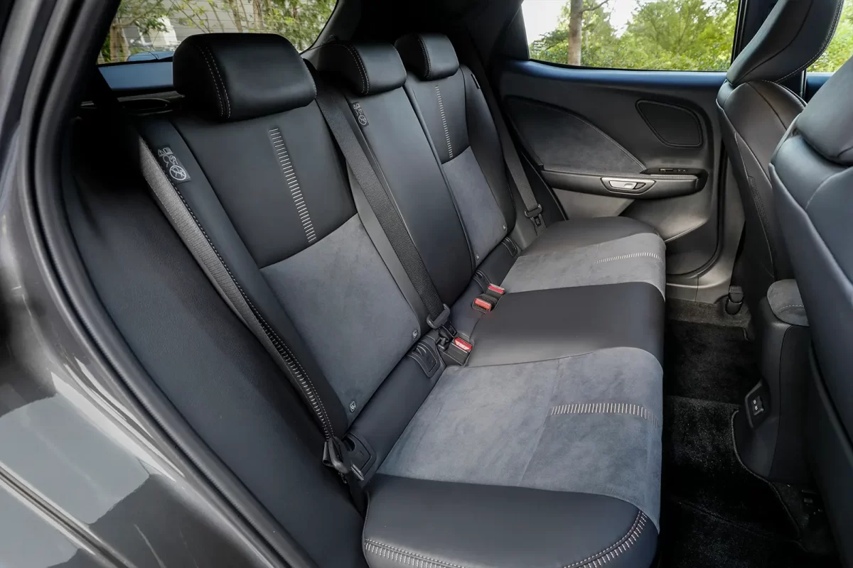 пассажирские места второго ряда в LBX