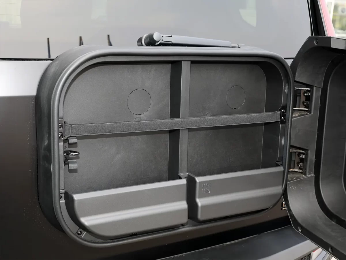 бокс для мелочёвки на двери багажника (стилизованный под запаску) бокс для мелочёвки на двери багажника (стилизованный под запаску)