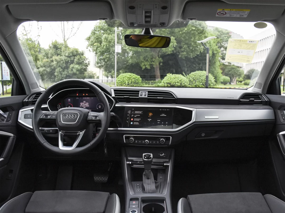 интерьер салона Audi Q3 II (F3) интерьер салона Audi Q3 II (F3)