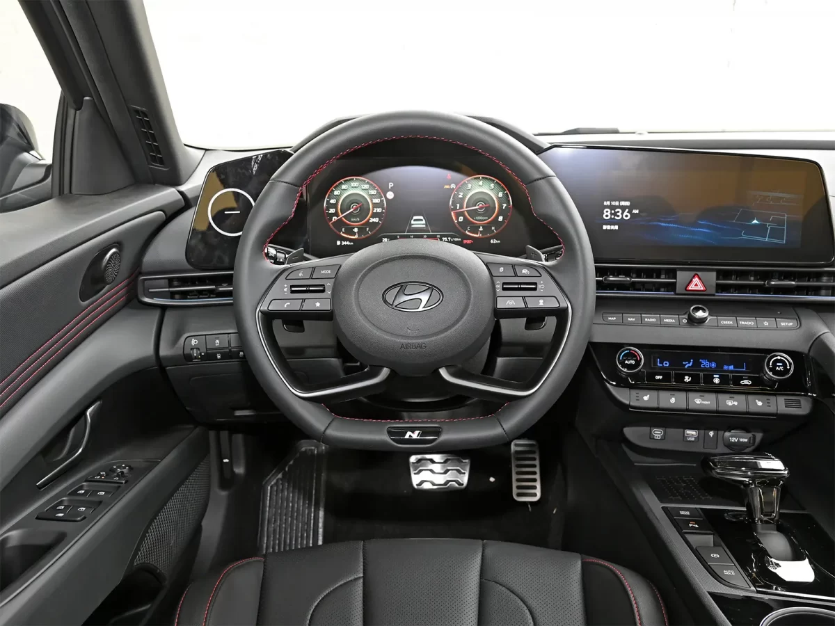 в салоне Hyundai Elantra VII N-Line 2023-2024 модельного года в салоне Hyundai Elantra VII N-Line 2023-2024 модельного года