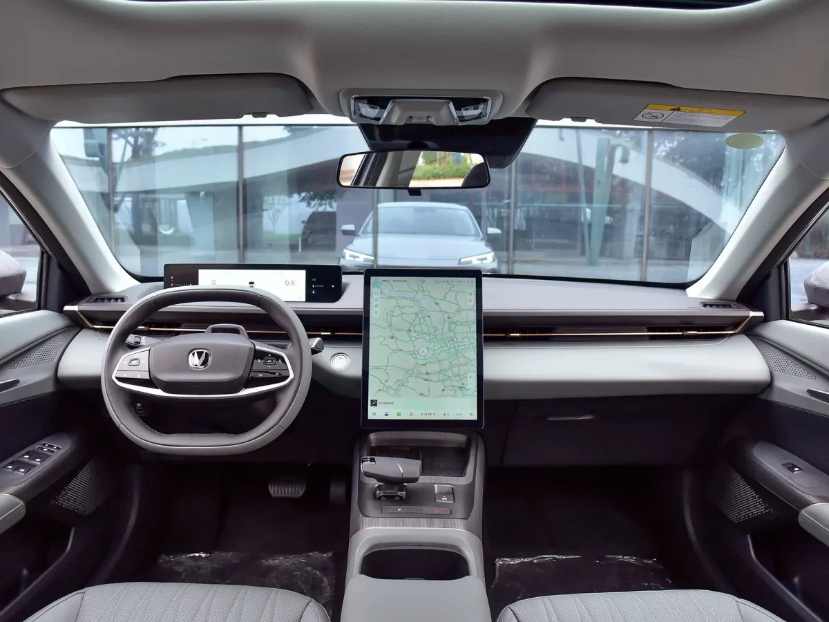 интерьер салона Changan Lamore интерьер салона Changan Lamore