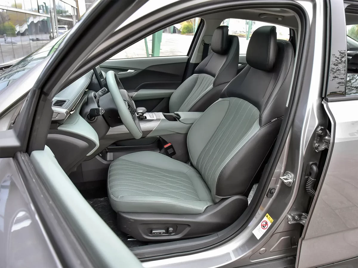 передние сиденья в седане Lamore передние сиденья в седане Lamore