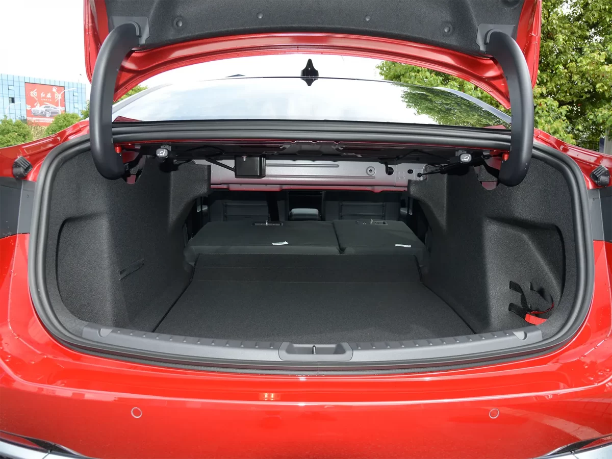 максимальная вместимость багажного отсека в Ford Mondeo VI