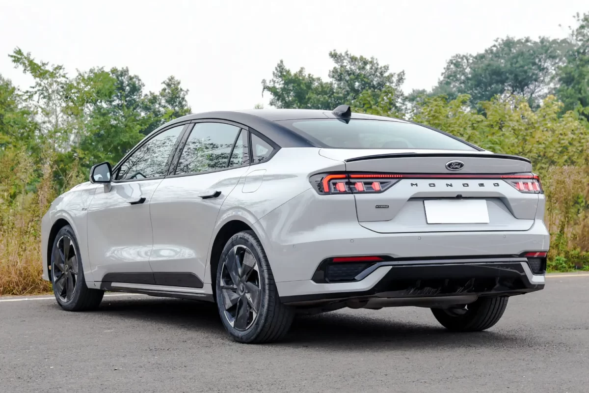 фотография Ford Mondeo 6 ST-Line 2022-2024 гг