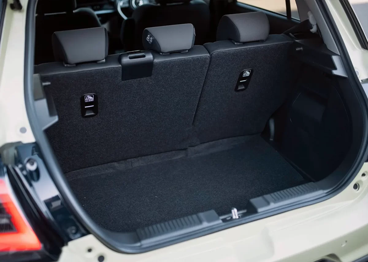 багажный отсек Сузуки Свифта 5 багажный отсек Сузуки Свифта 5