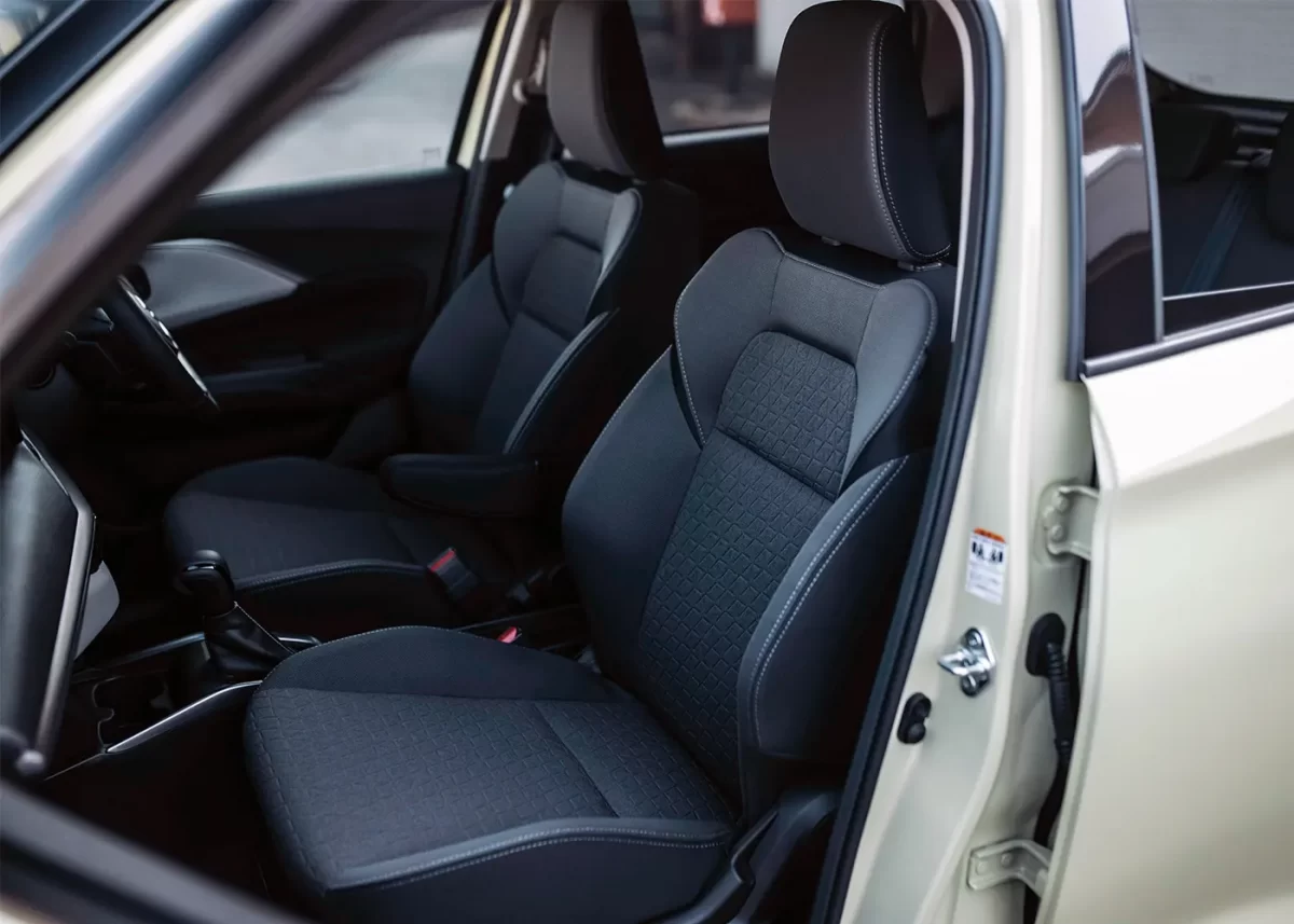 передние сиденья в Suzuki Swift 2024 года передние сиденья в Suzuki Swift 2024 года