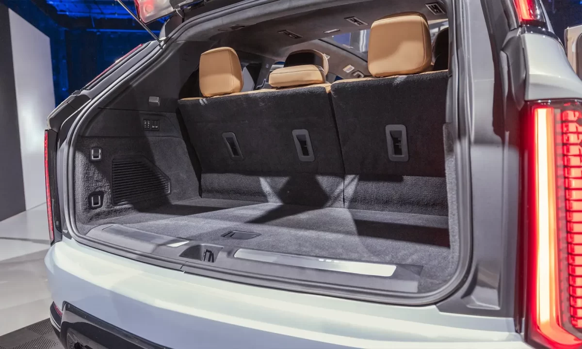 кормовой багажный отсек Escalade IQ