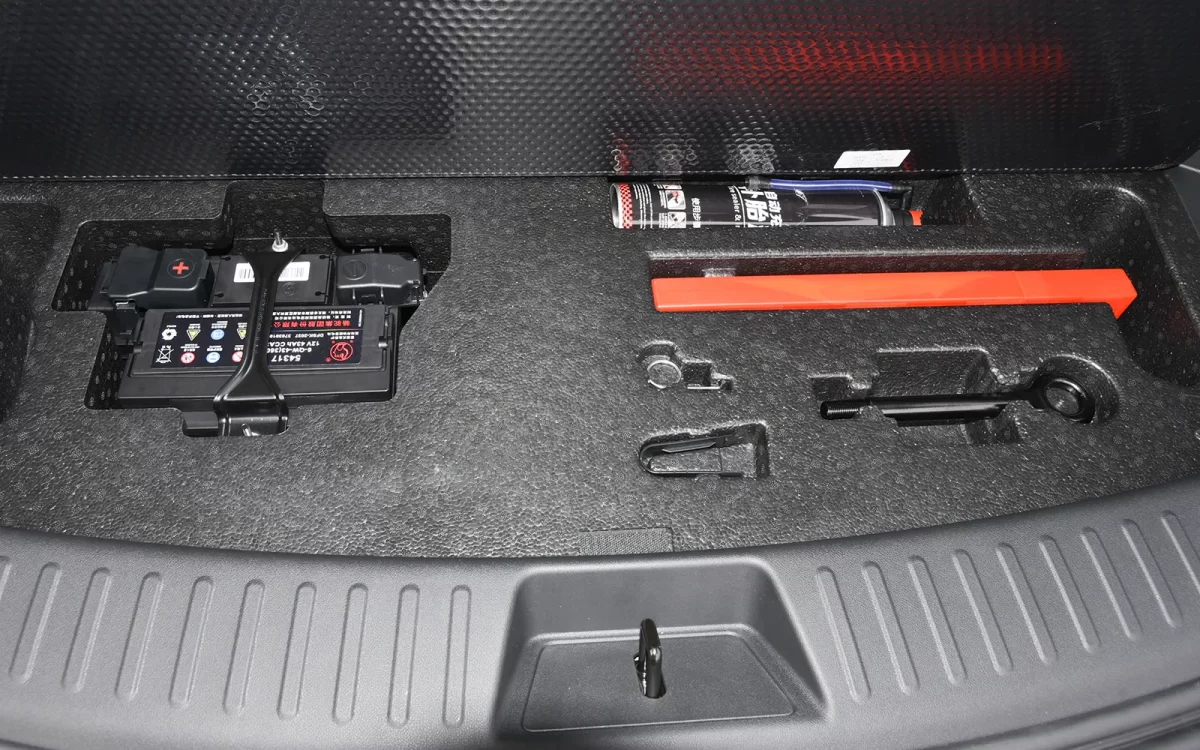 подполье багажного отсека Evolute i-Space подполье багажного отсека Evolute i-Space