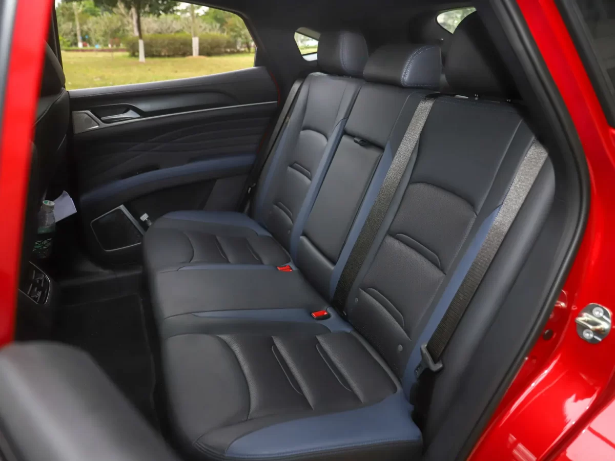 второй ряд пассажирских сидений в Fengon iX5 второй ряд пассажирских сидений в Fengon iX5