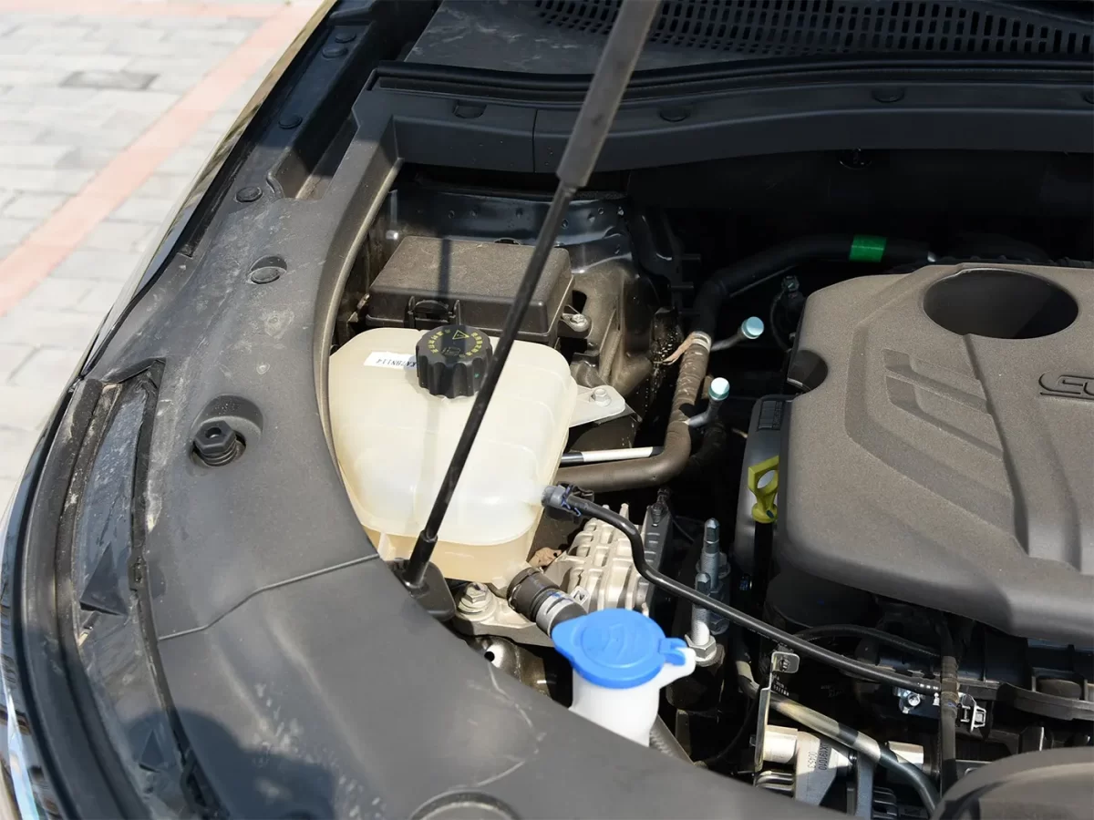 подкапотное пространство DFSK ix7 (антифриз и омывайка) подкапотное пространство DFSK ix7 (антифриз и омывайка)