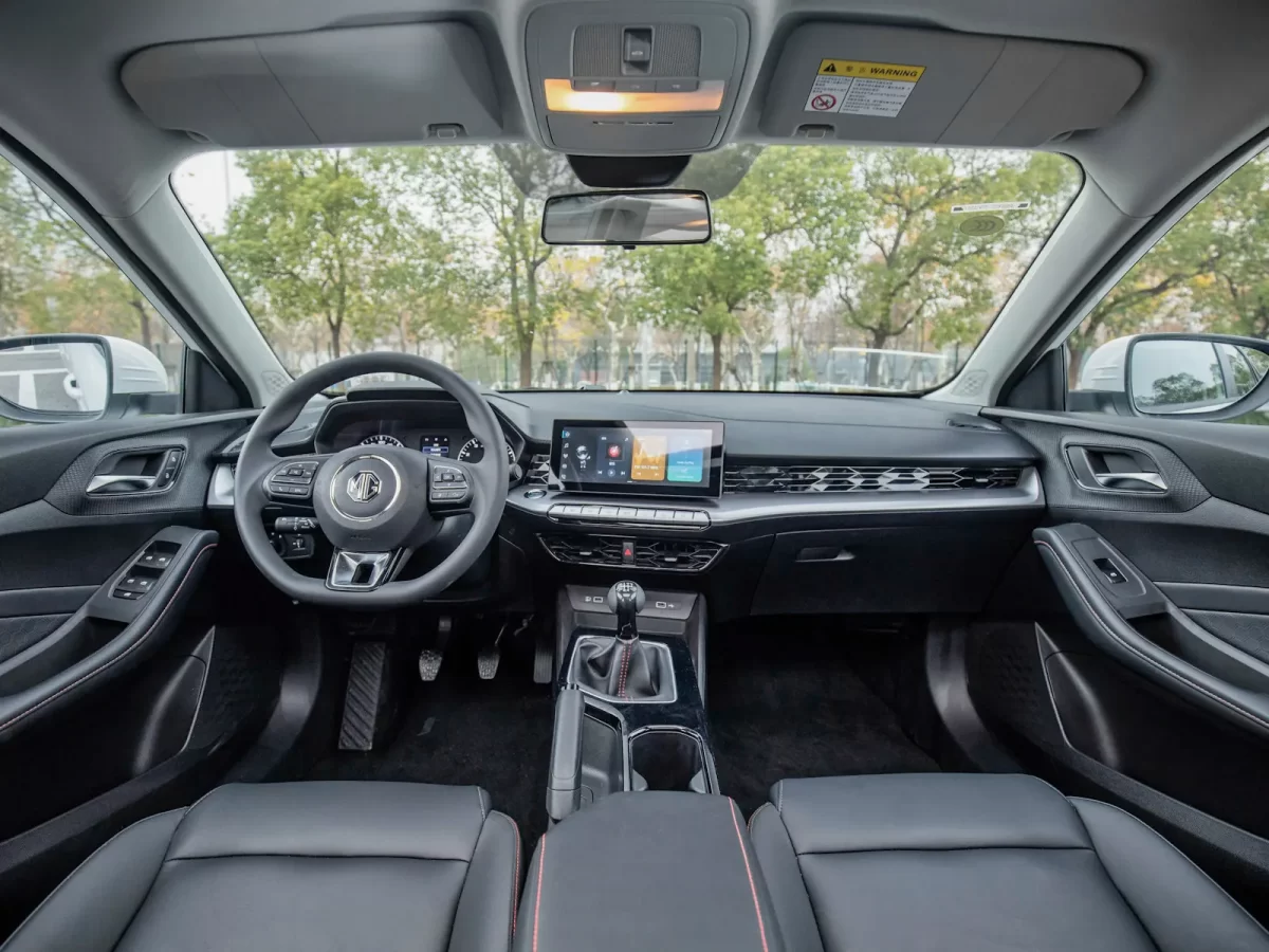 интерьер салона седана MG5 2-го поколения интерьер салона седана MG5 2-го поколения