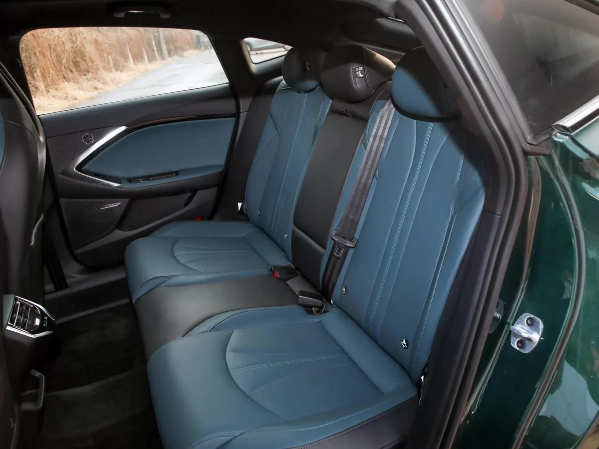 задние сиденья в MG7 II