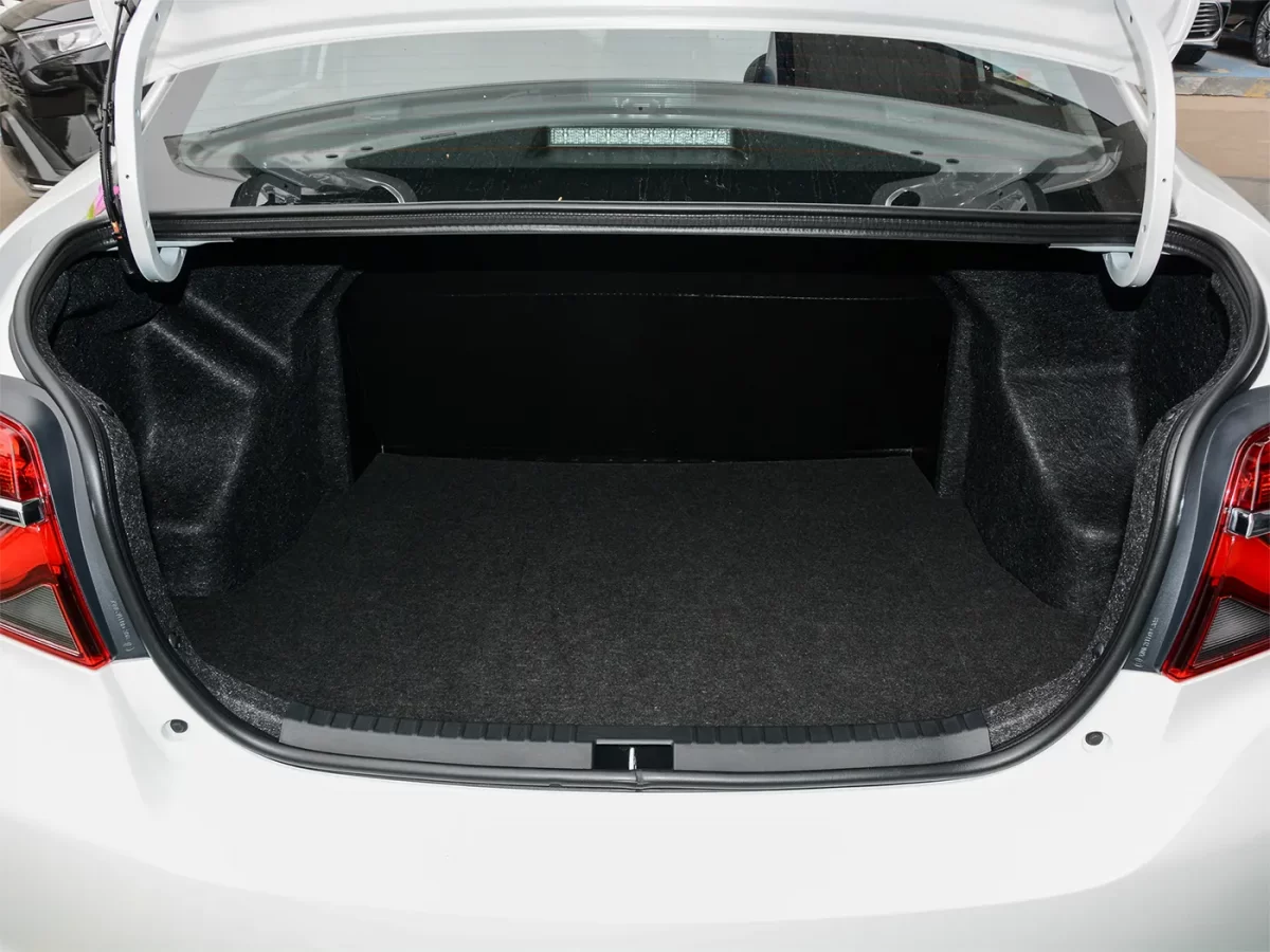 багажный отсек Тойоты Виоса 3-го поколения багажный отсек Тойоты Виоса 3-го поколения