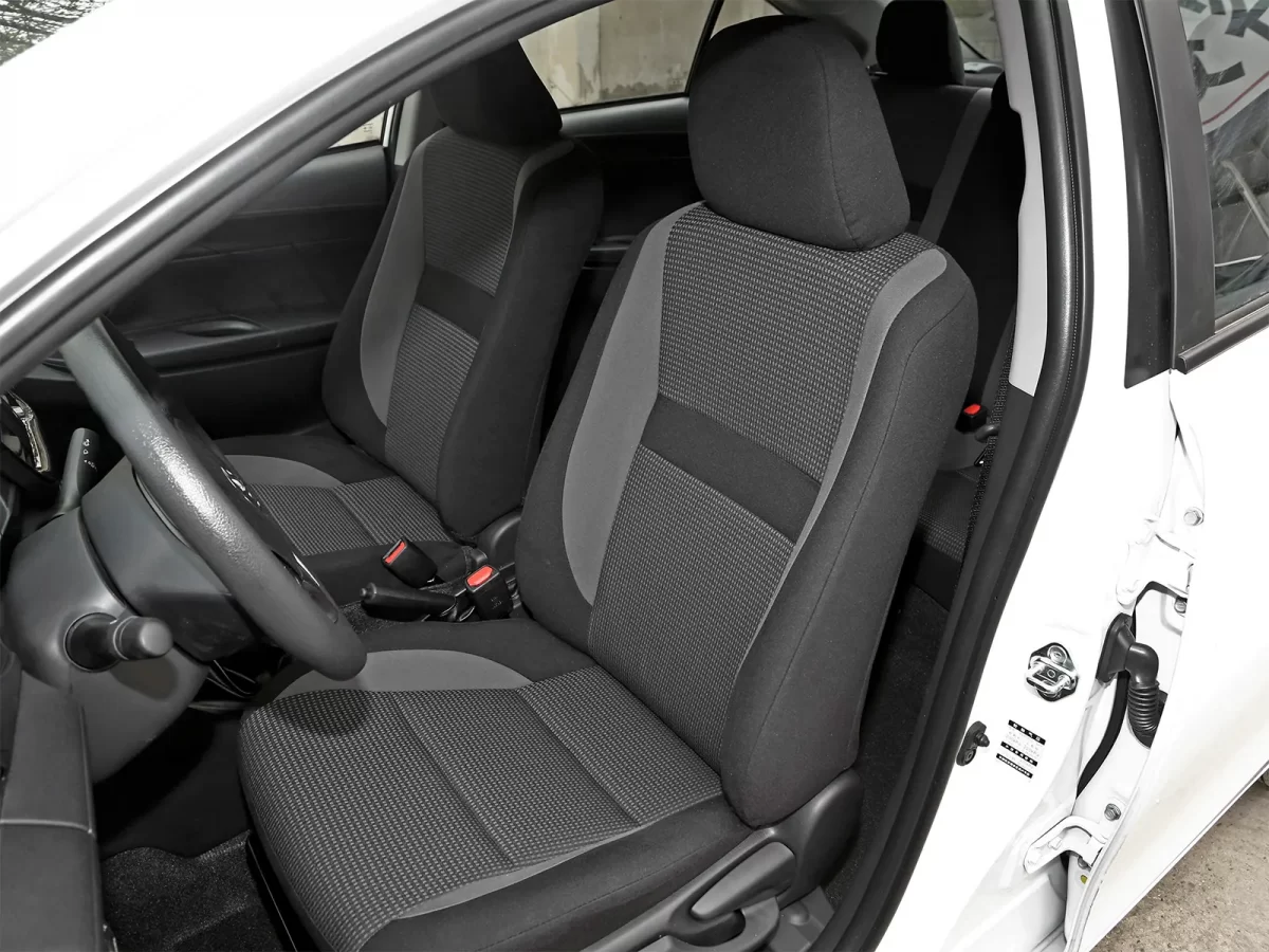 передние кресла в Vios 3 (XP150) передние кресла в Vios 3 (XP150)