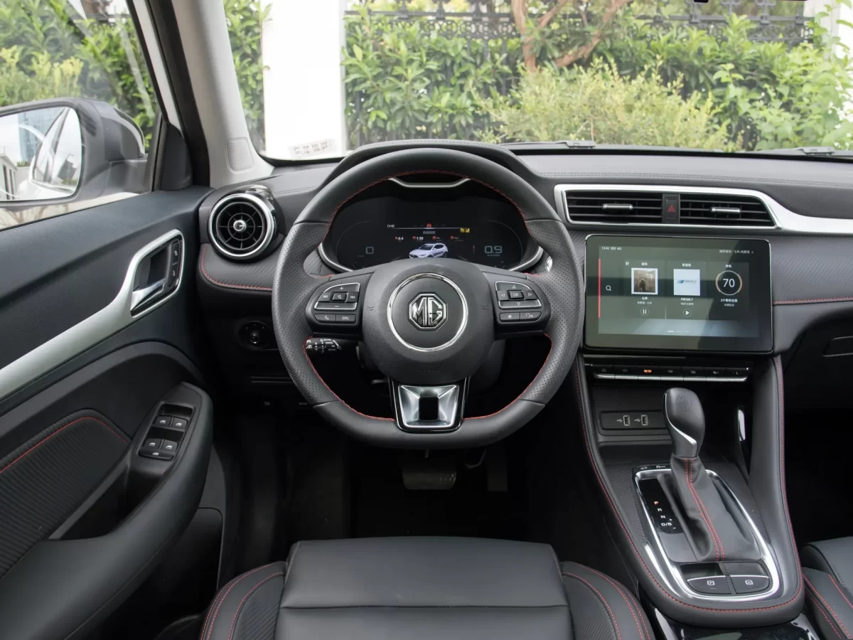 интерьер салона MG ZS