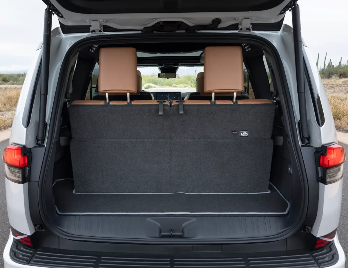 багажный отсек Lexus GX 550 при семиместной компоновке салона багажный отсек Lexus GX 550 при семиместной компоновке салона