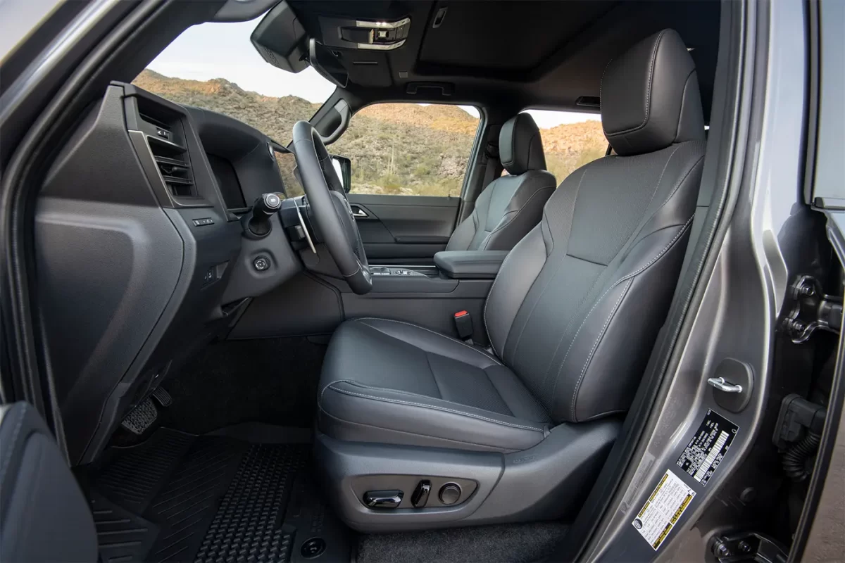 передние кресла в Lexus GX550 (J250) передние кресла в Lexus GX550 (J250)