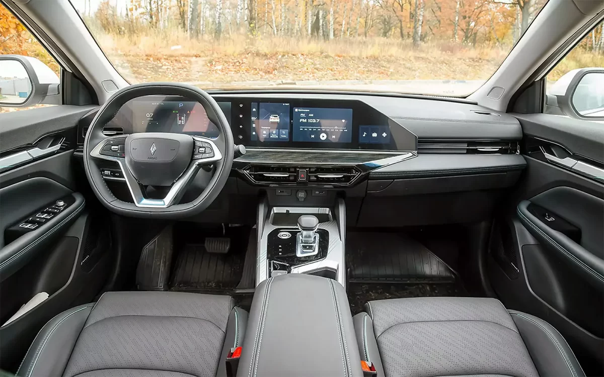 интерьер салона Livan S6 Pro