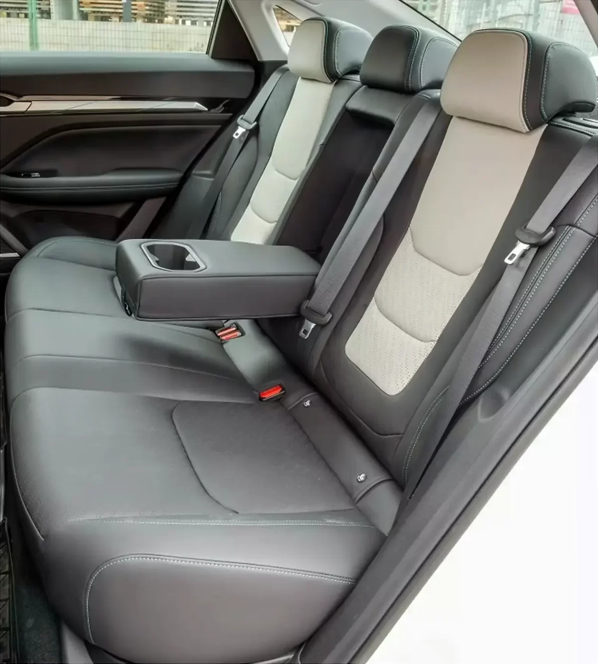 задние сиденья в седане Livan S6 Pro