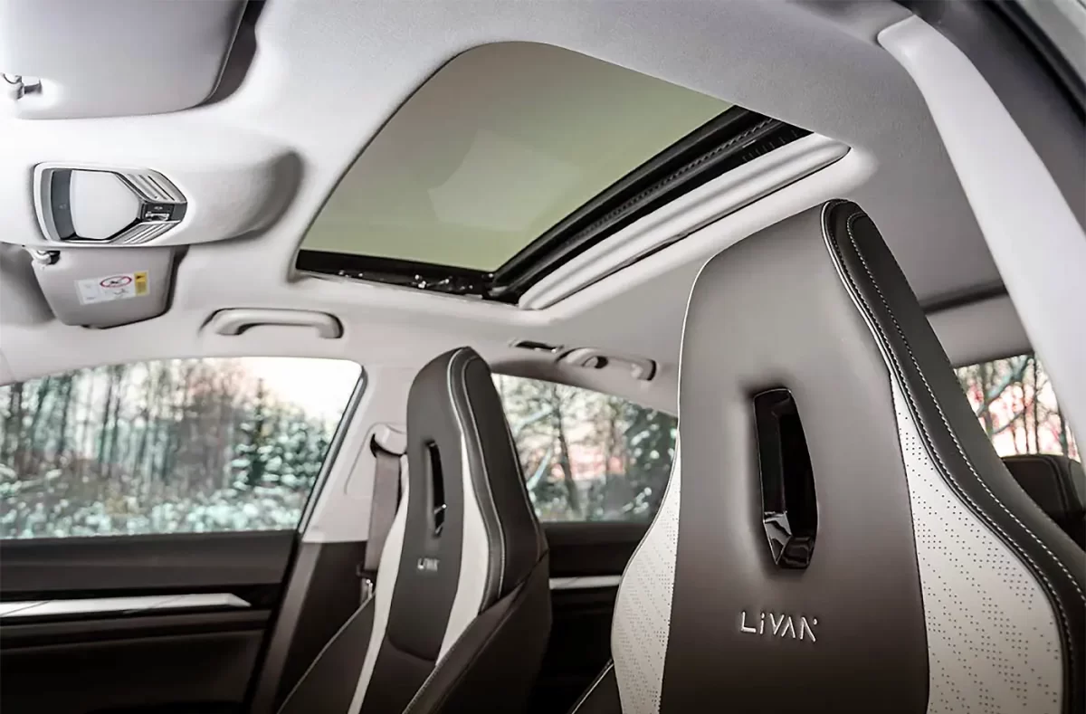 электро-люк на крыше Ливана S6 Pro