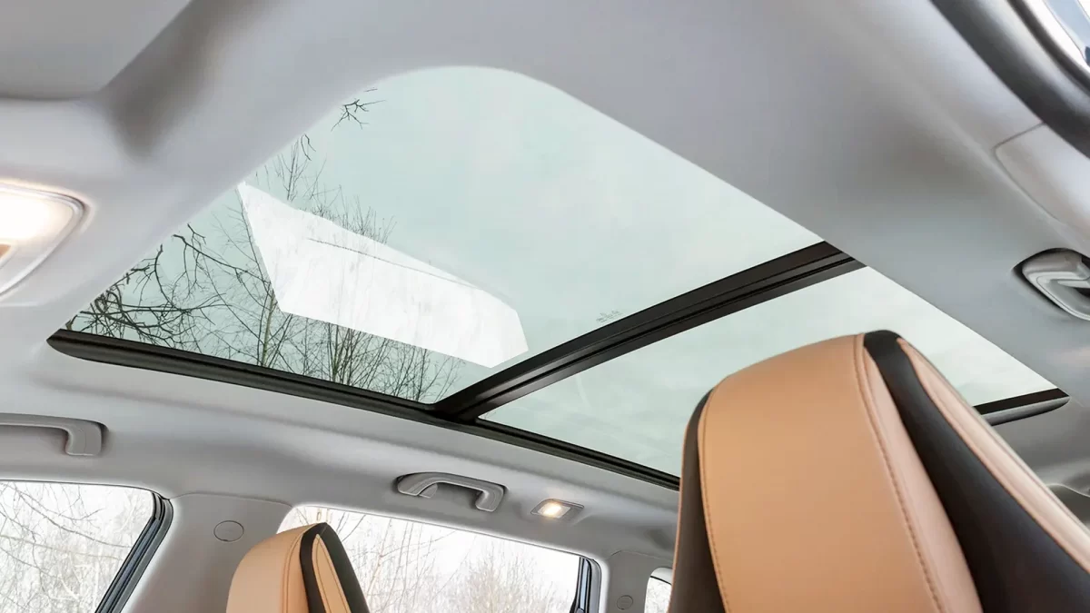 панорамная крыша с электроприводом в Livan X6 Pro панорамная крыша с электроприводом в Livan X6 Pro