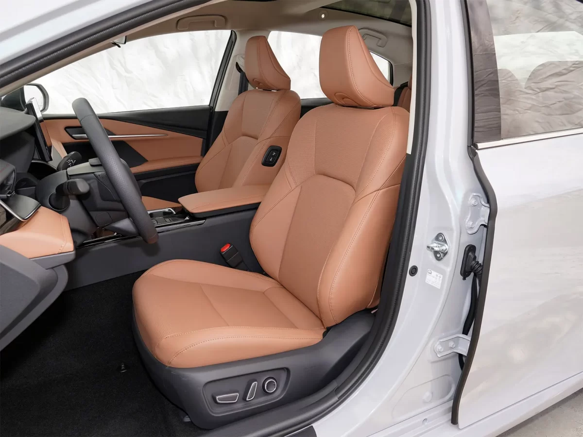 передние кресла в Тойотах Камрях 2024-2025 годов передние кресла в Тойотах Камрях 2024-2025 годов