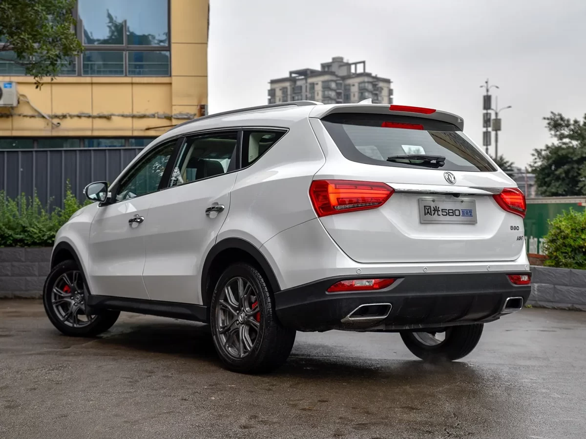 фото Донгфенга 580 сзади фото Донгфенга 580 сзади