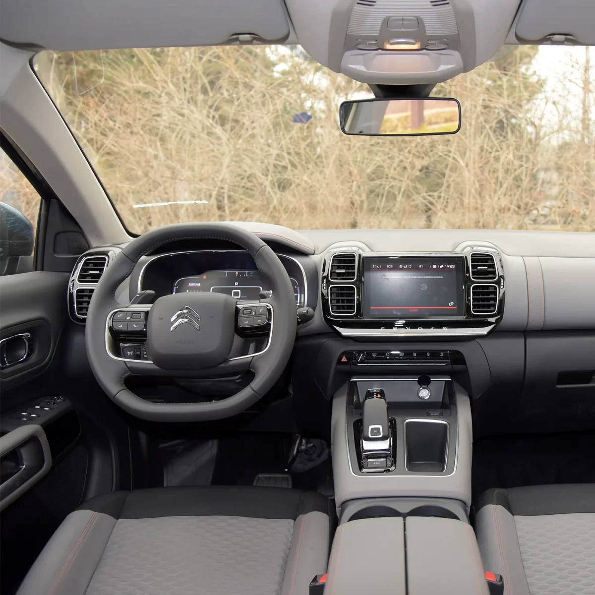 старый интерьер салона в Ситроене С5 Аиркросс старый интерьер салона в Ситроене С5 Аиркросс