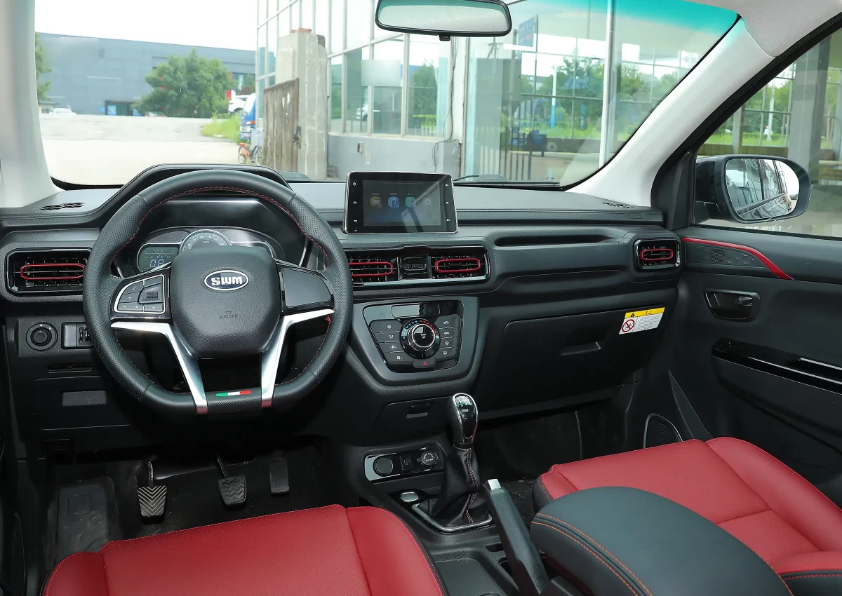 интерьер салона SWM G03 интерьер салона SWM G03