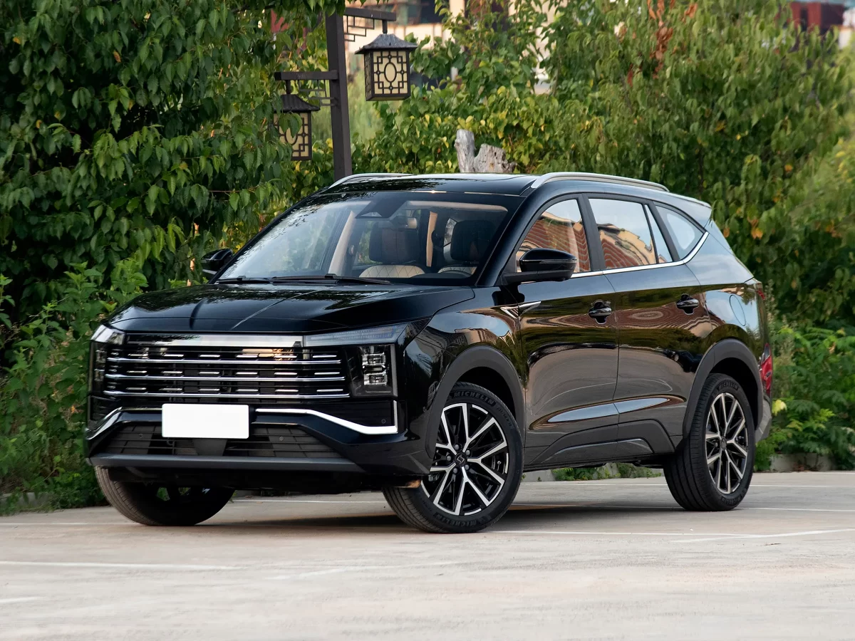 фото Москвич 8 (Sehol X8 Plus) чёрный, спереди фото Москвич 8 (Sehol X8 Plus) чёрный, спереди