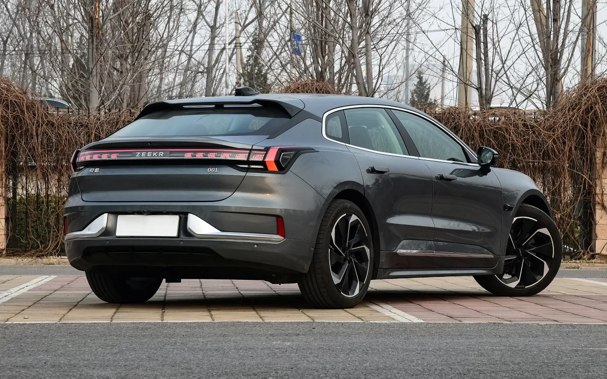 фотография Zeekr 001 2021-2023 (вид сзади)