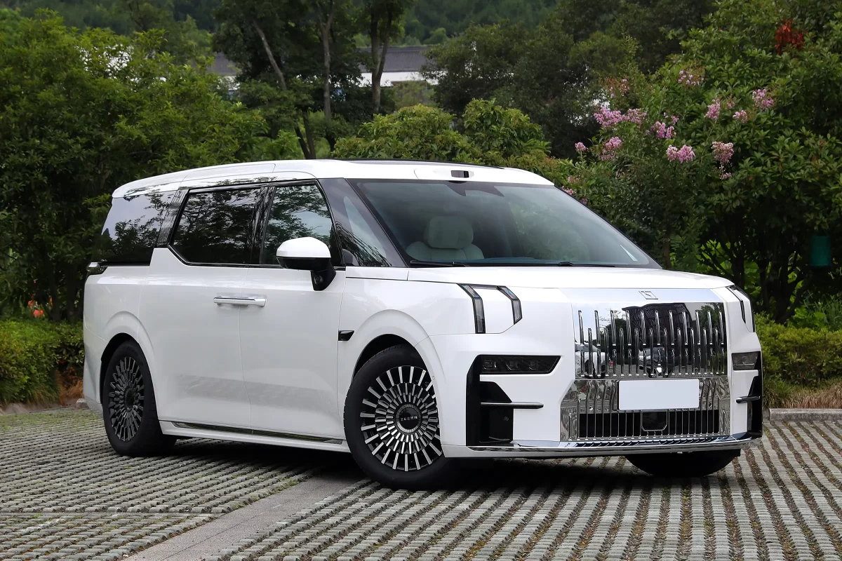 фото Зикр 009 (белый, спереди)