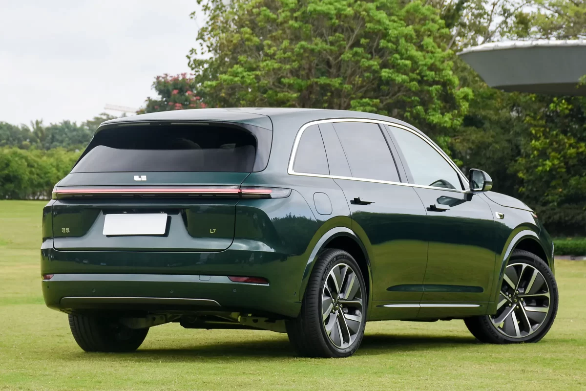 фотография Li Auto L7 (вид сзади) фотография Li Auto L7 (вид сзади)