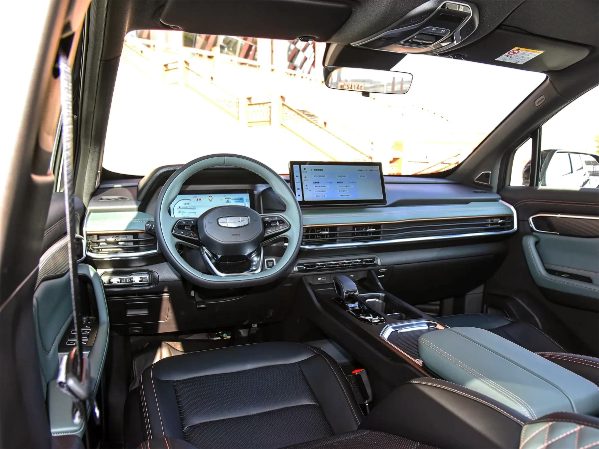 интерьер салона Okavango от Geely 