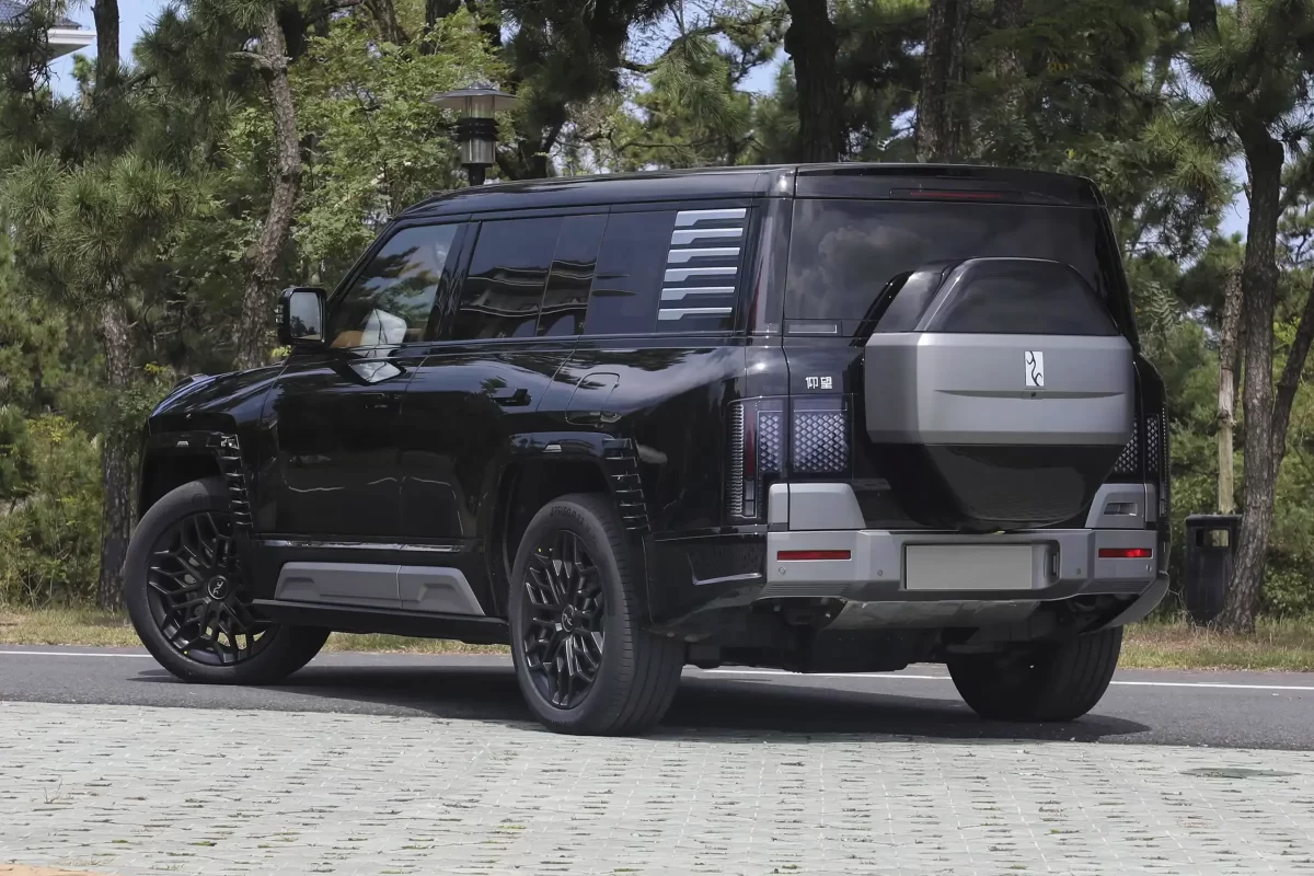 фотография BYD YangWang U8