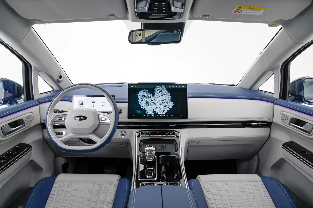 интерьер салона JAC Refine RF8