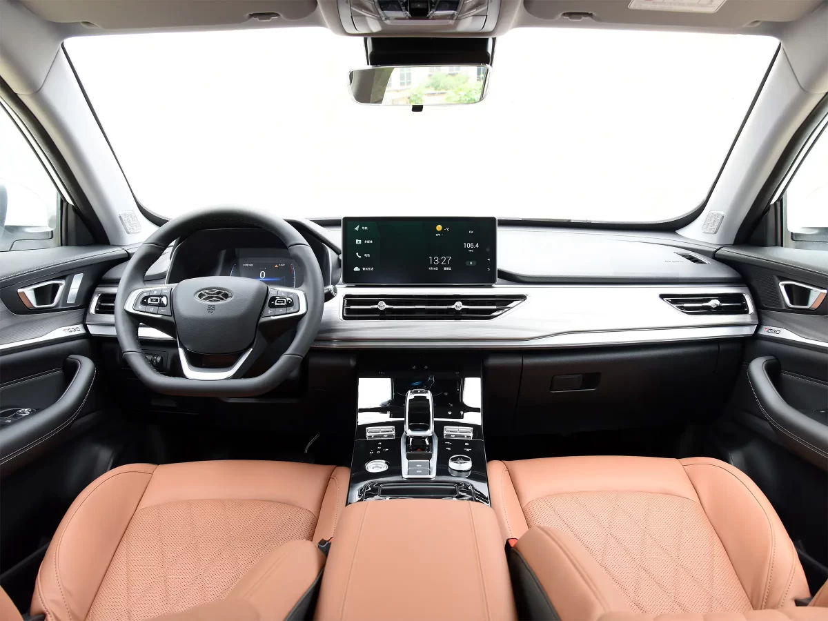 интерьер салона Иксайта Кросс 8 интерьер салона Иксайта Кросс 8