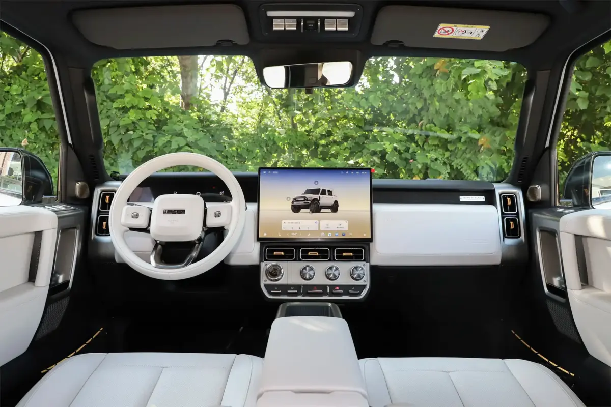 интерьер салона V23 от iCAR интерьер салона V23 от iCAR