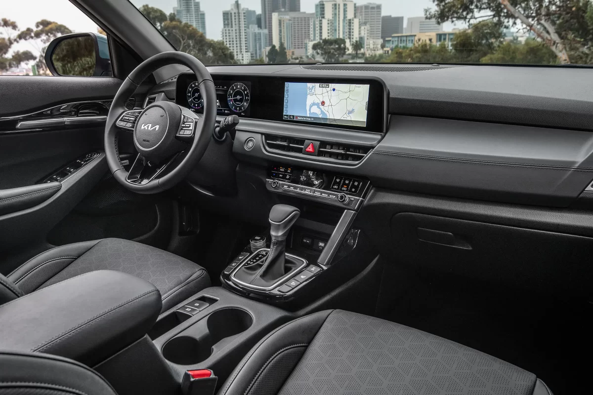 интерьер салона обновленного KIA Seltos интерьер салона обновленного KIA Seltos