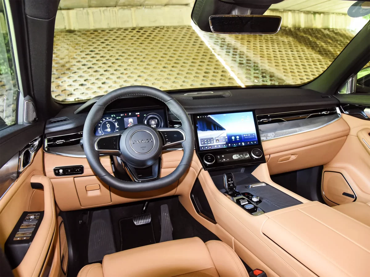 интерьер салона в НордКроссе 001