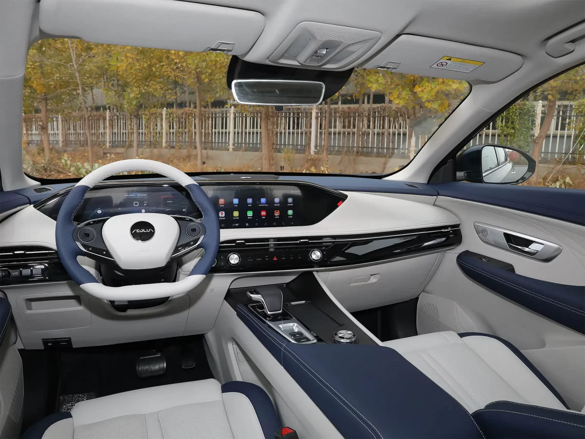 интерьер салона ДонгФенг Хуге