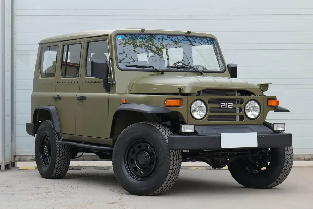 оригинальный BAW 212 (первое поколение внедорожника) оригинальный BAW 212 (первое поколение внедорожника)