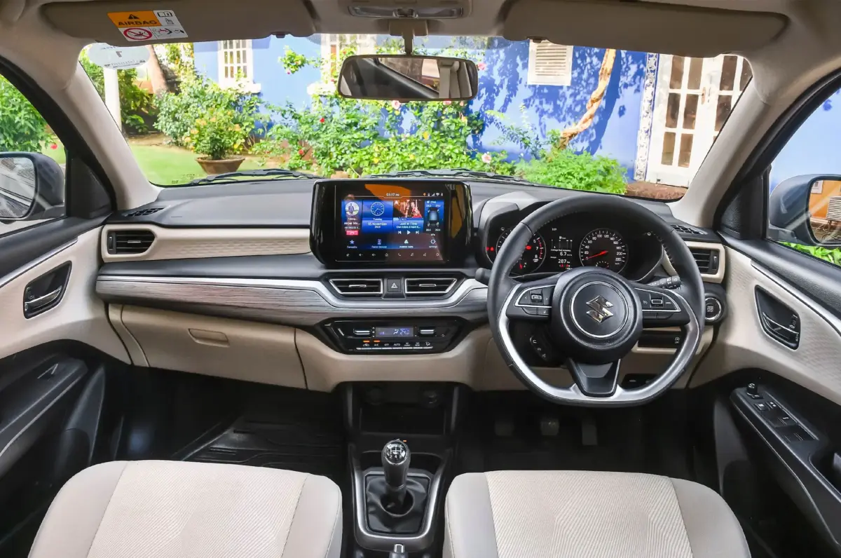 интерьер салона Maruti Suzuki Dzire 4