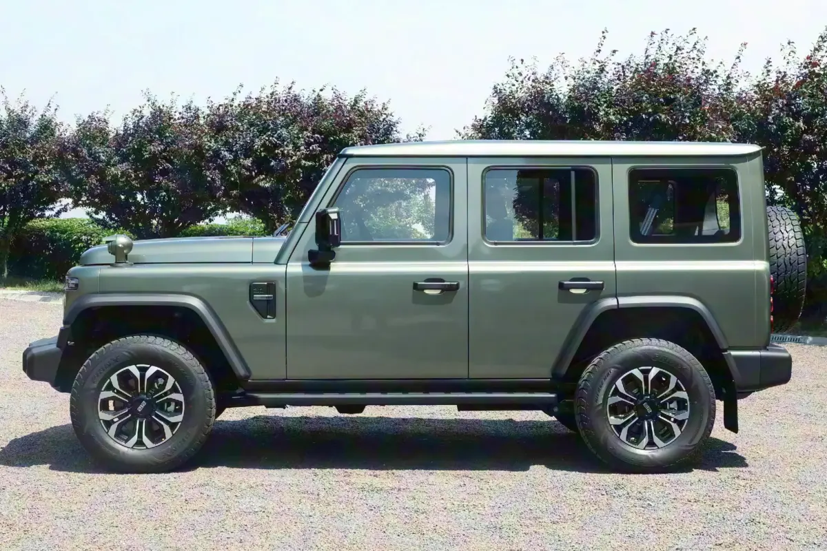 внедорожник BAW 212 T01 (вид сбоку) внедорожник BAW 212 T01 (вид сбоку)