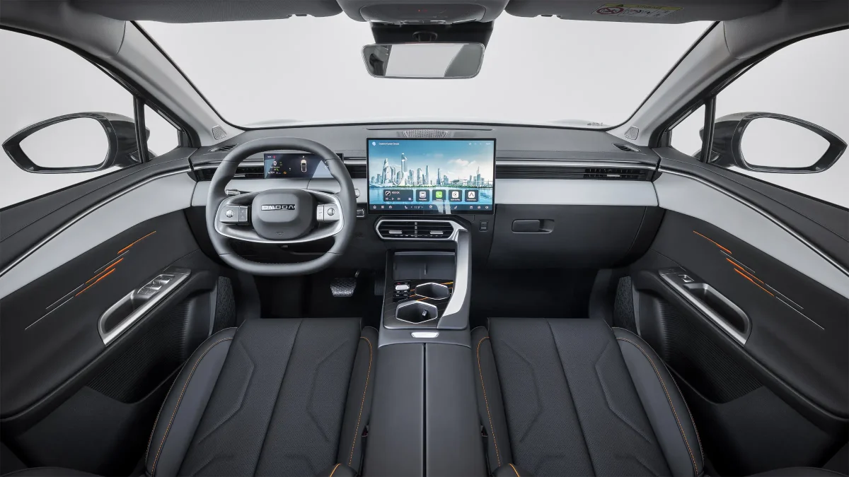 интерьер салона Омоды С5 после рестайлинга