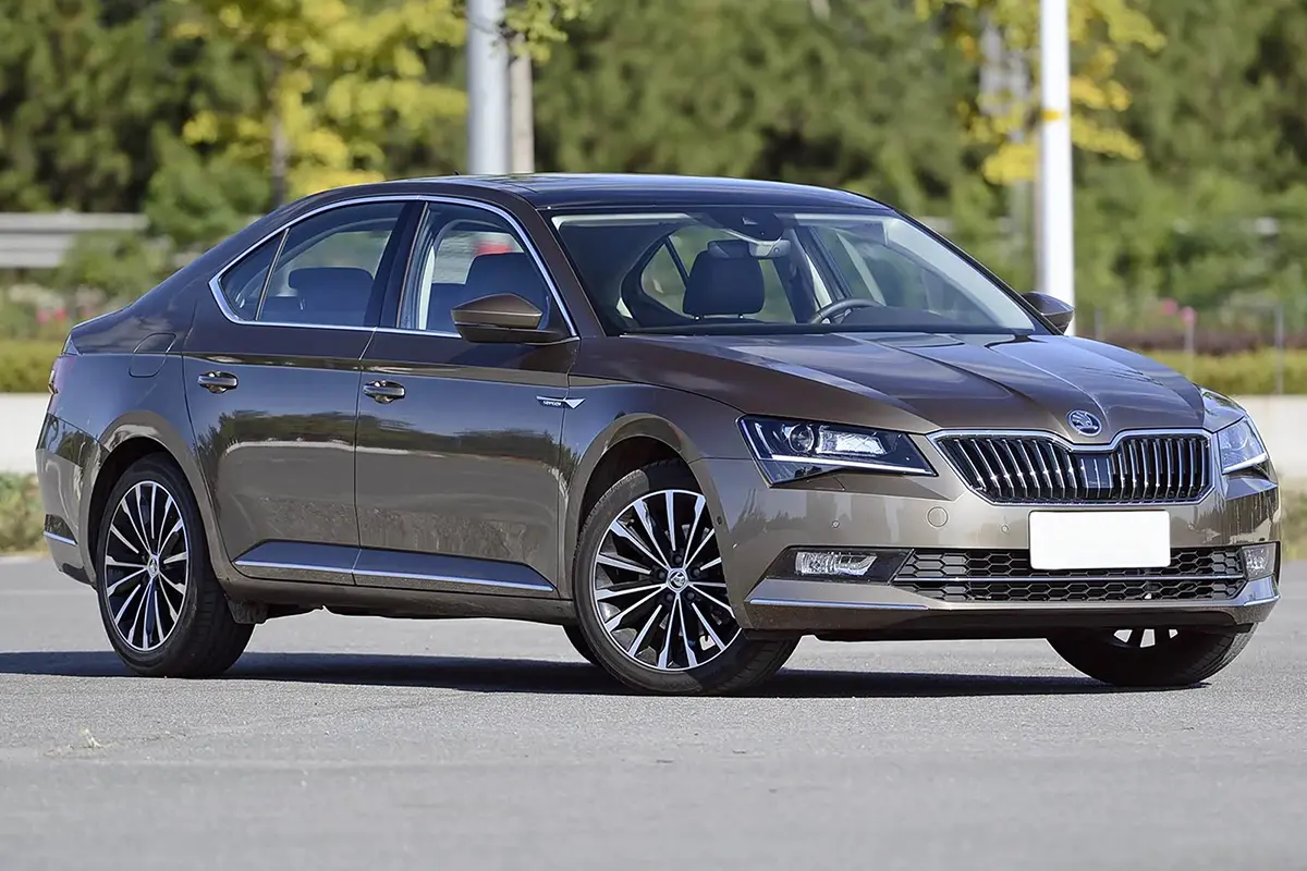 2015-2019 Skoda Superb III (B8 3V) - вид спереди 2015-2019 Skoda Superb III (B8 3V) - вид спереди